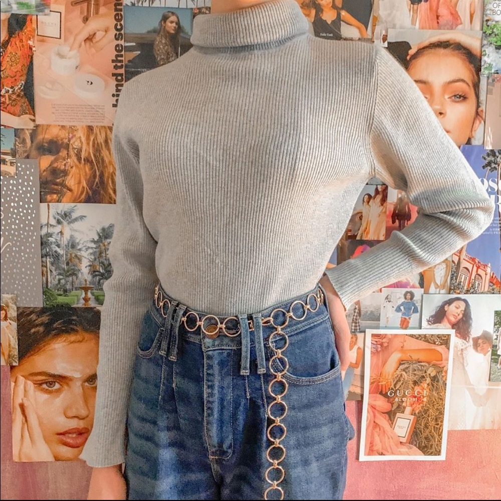 GREY TURTLENECK SWEATER